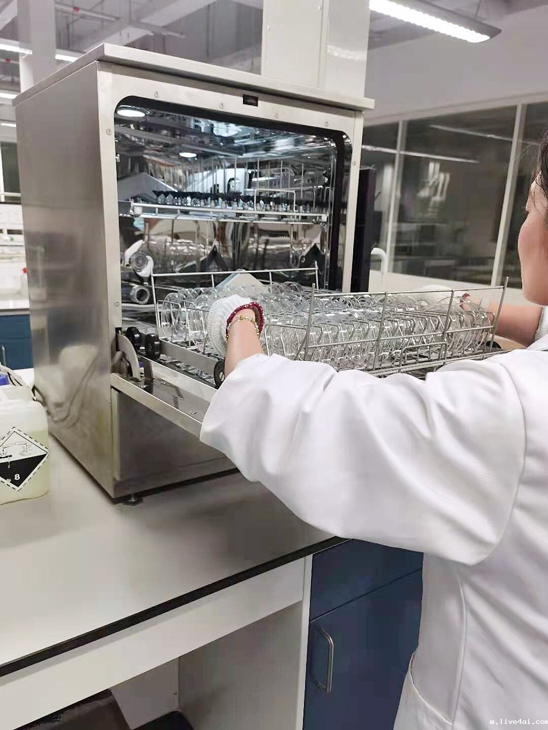 国际贸易持续发展，喜瓶者洗瓶机如何帮助海关减轻检测工作